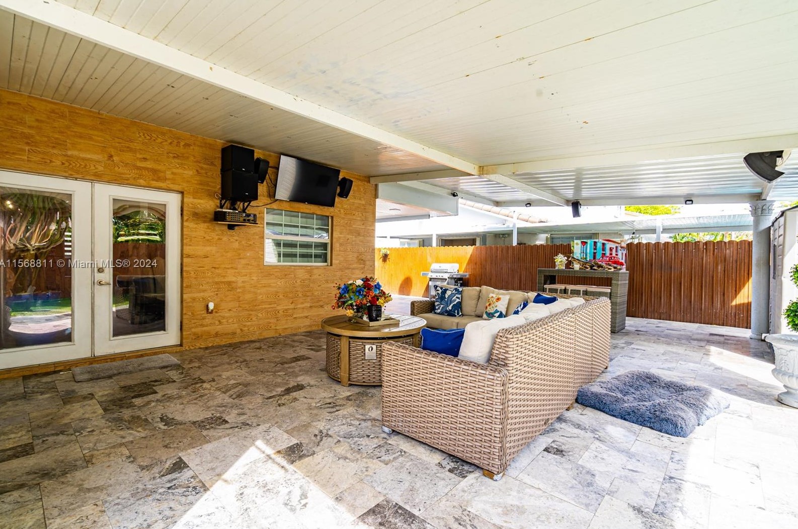 8101 149 Ave, Miami FL 33193-1433 exterior