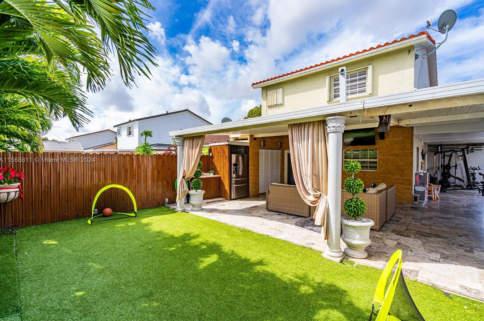 8101 149 Ave, Miami FL 33193-1433 exterior
