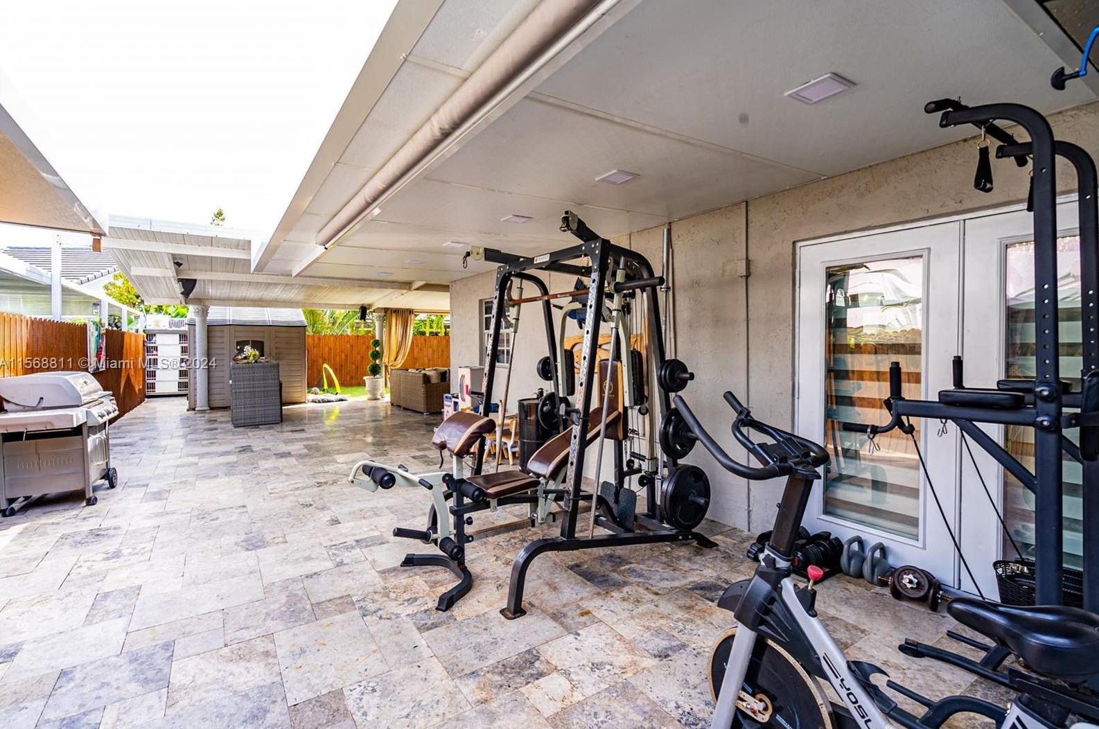 8101 149 Ave, Miami FL 33193-1433 exterior