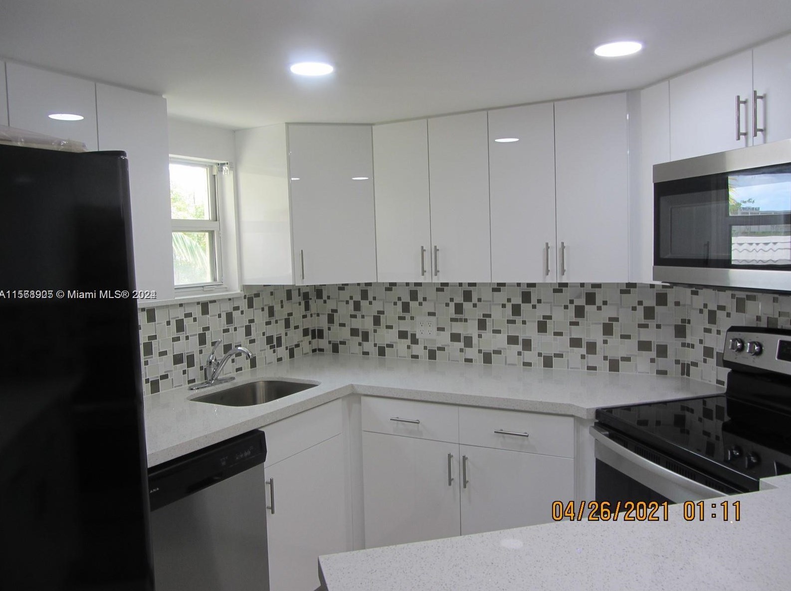 8343 Lake Dr Apt 401, Miami, FL 33166