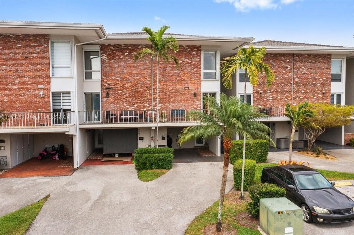 6805 Brookline Dr #6805, Hialeah, FL 33015