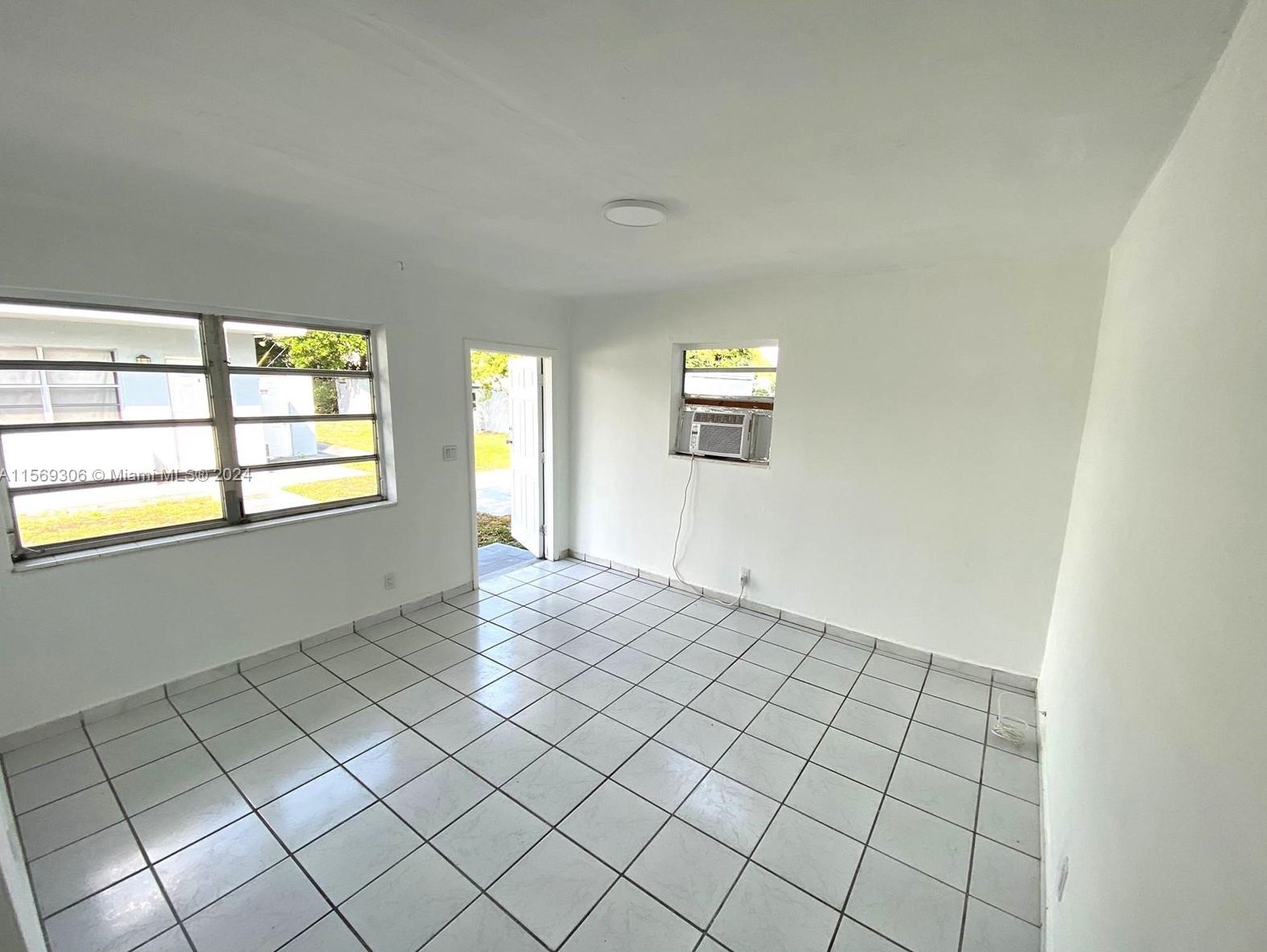 6025 Polk St, Hollywood, FL 33024-7958