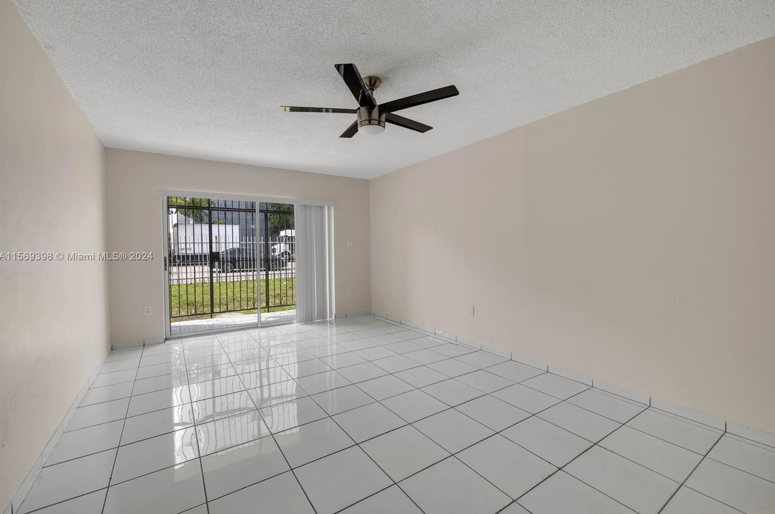 1555 W 44th Pl #110c, Hialeah, FL 33012