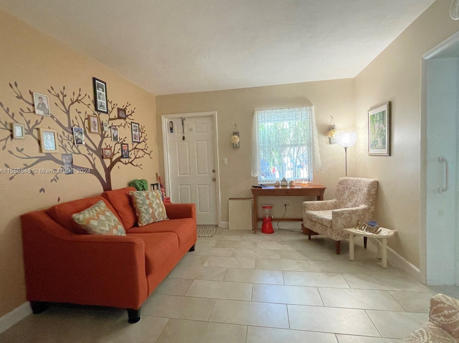 9951 Dominican Dr, Miami, FL 33189-1624