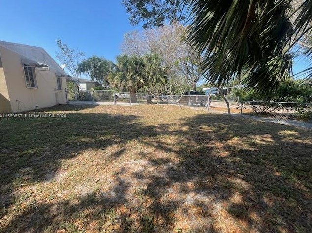 1017 Hampton Rd, West Palm Beach, FL 33405-1369