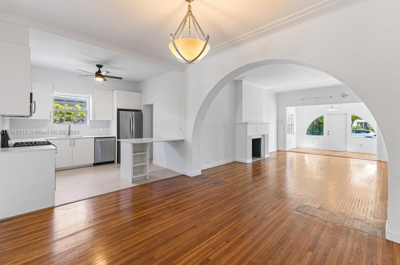 9056 Emerson Ave, Miami, FL 33154-3214