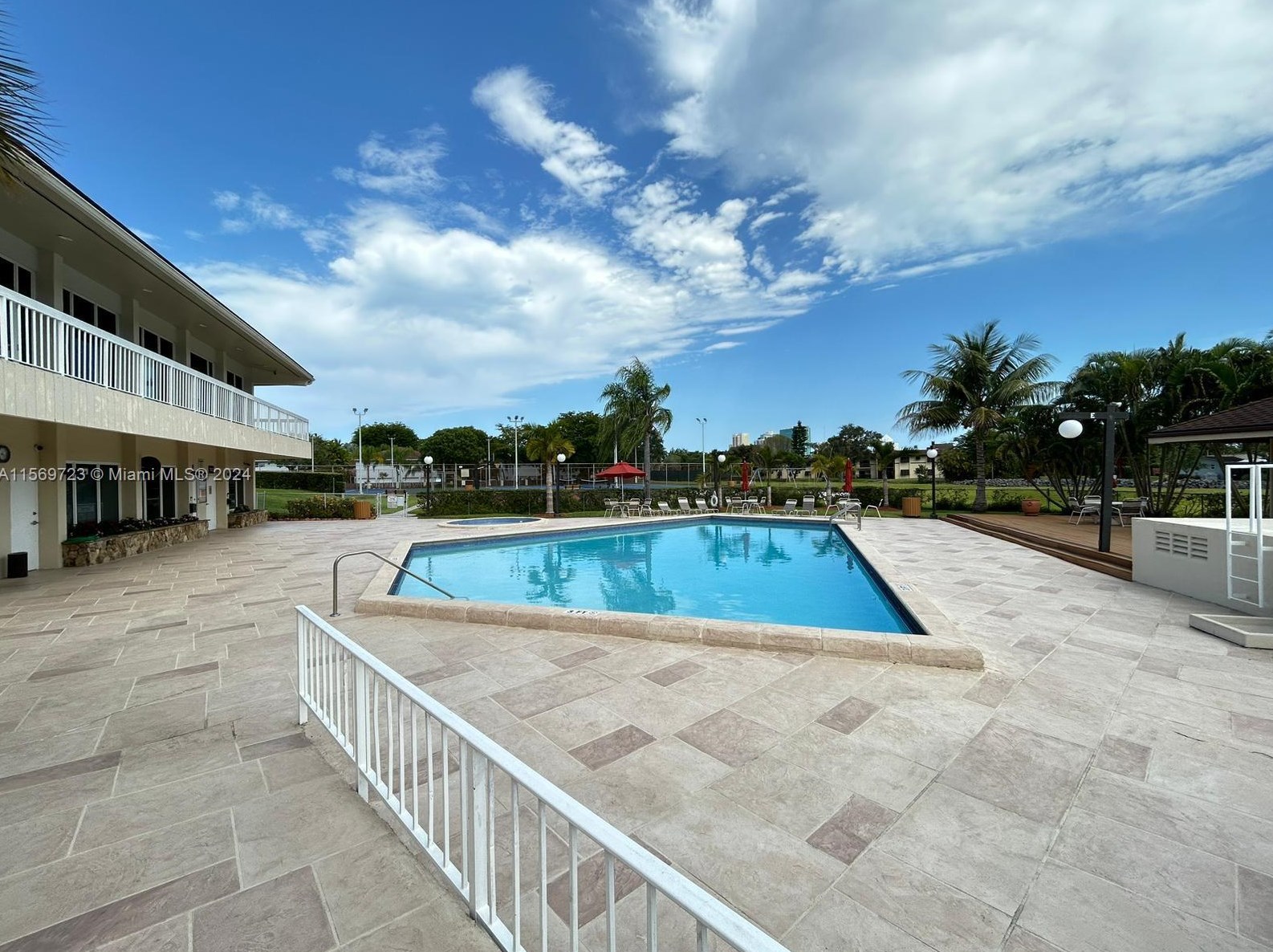 7707 Camino Real, Miami FL  33143-7164 exterior