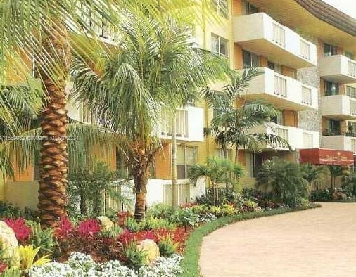 1805 Sans Souci Blvd, Miami FL  33181-3017 exterior