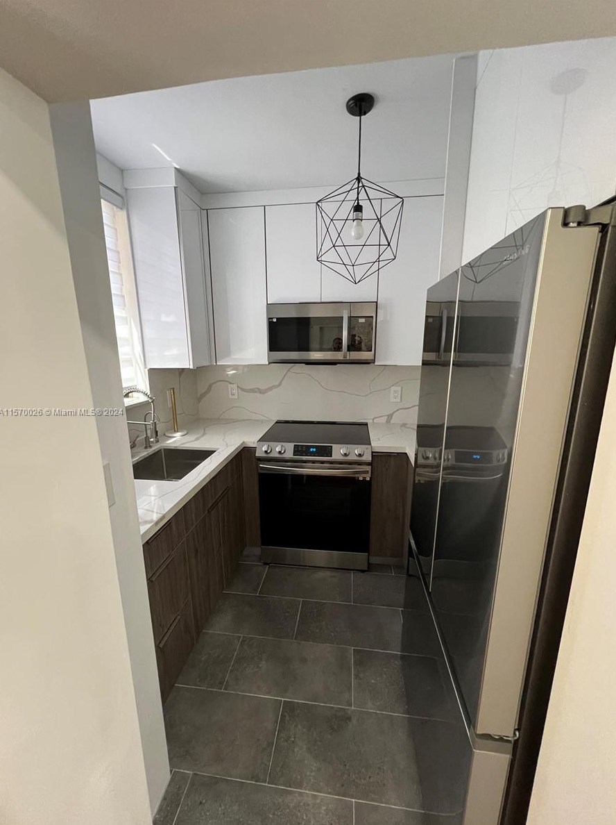 1746 12th St, Miami, FL 33135-5116