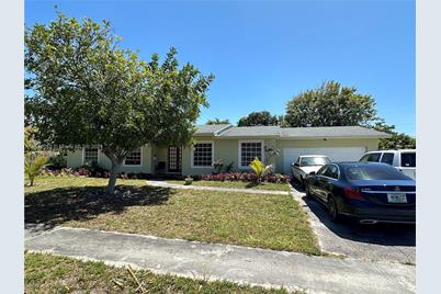 4330 NW 7th Ct - Photo 1