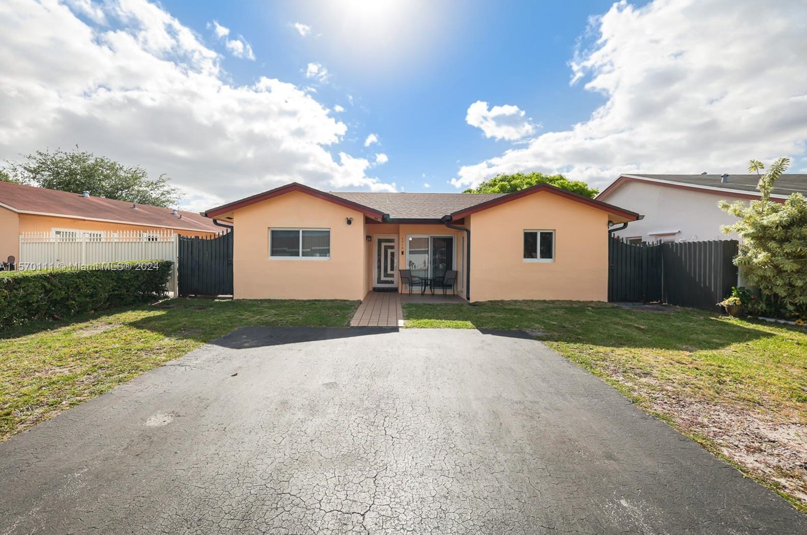 4216 138th Ct, Miami, FL 33175-3742