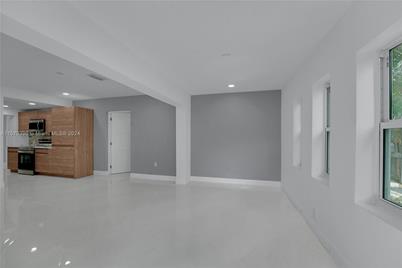 1137 SW 8th Ave - Photo 1