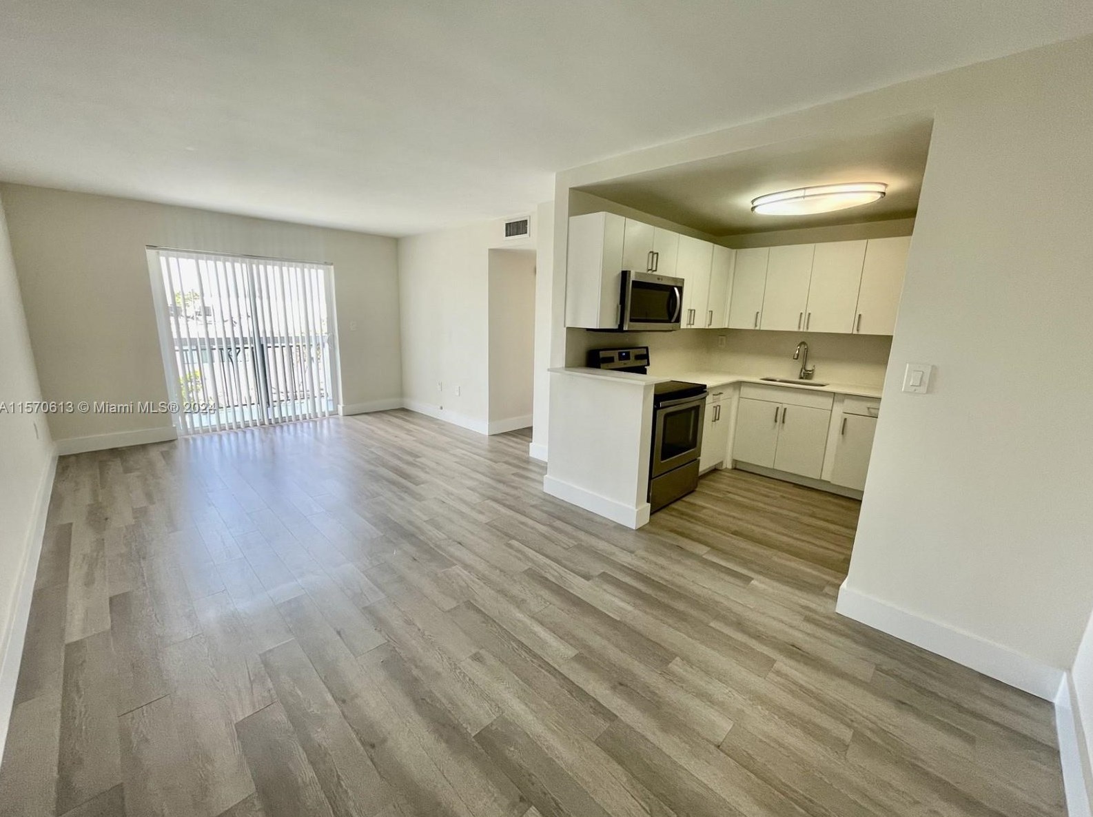 8101 Crespi Blvd Apt 305, Miami, FL 33141