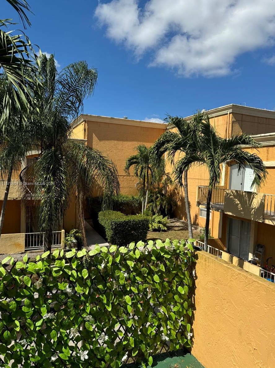 17911 Nw 68th Ave #m210, Hialeah, FL 33015