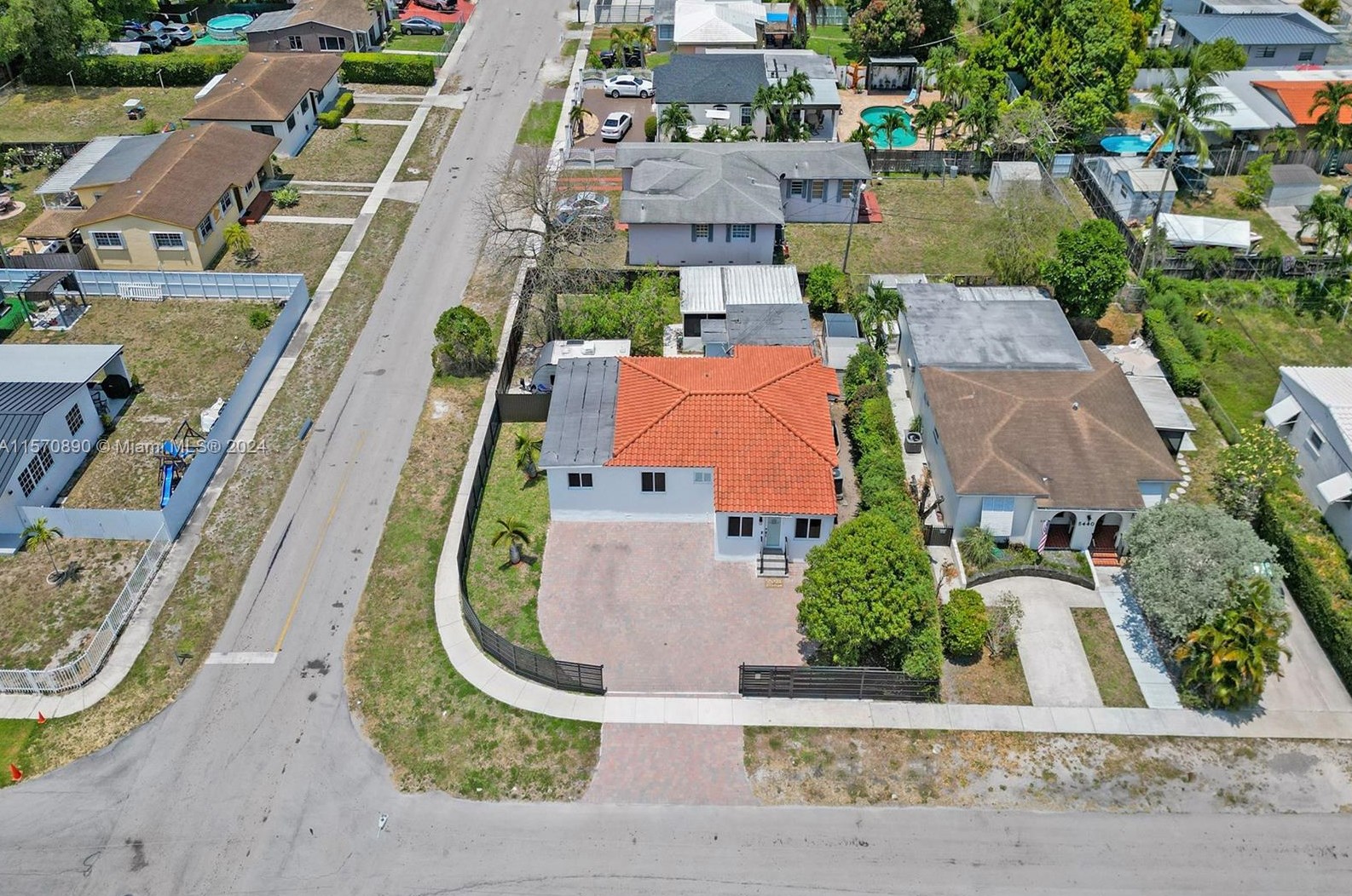 5420 7th Ave, Hialeah FL  33012-2550 exterior