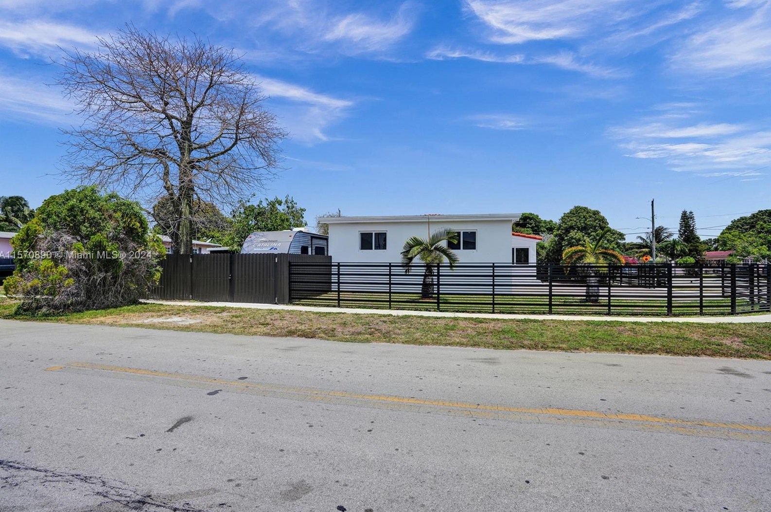 5420 7th Ave, Hialeah FL  33012-2550 exterior