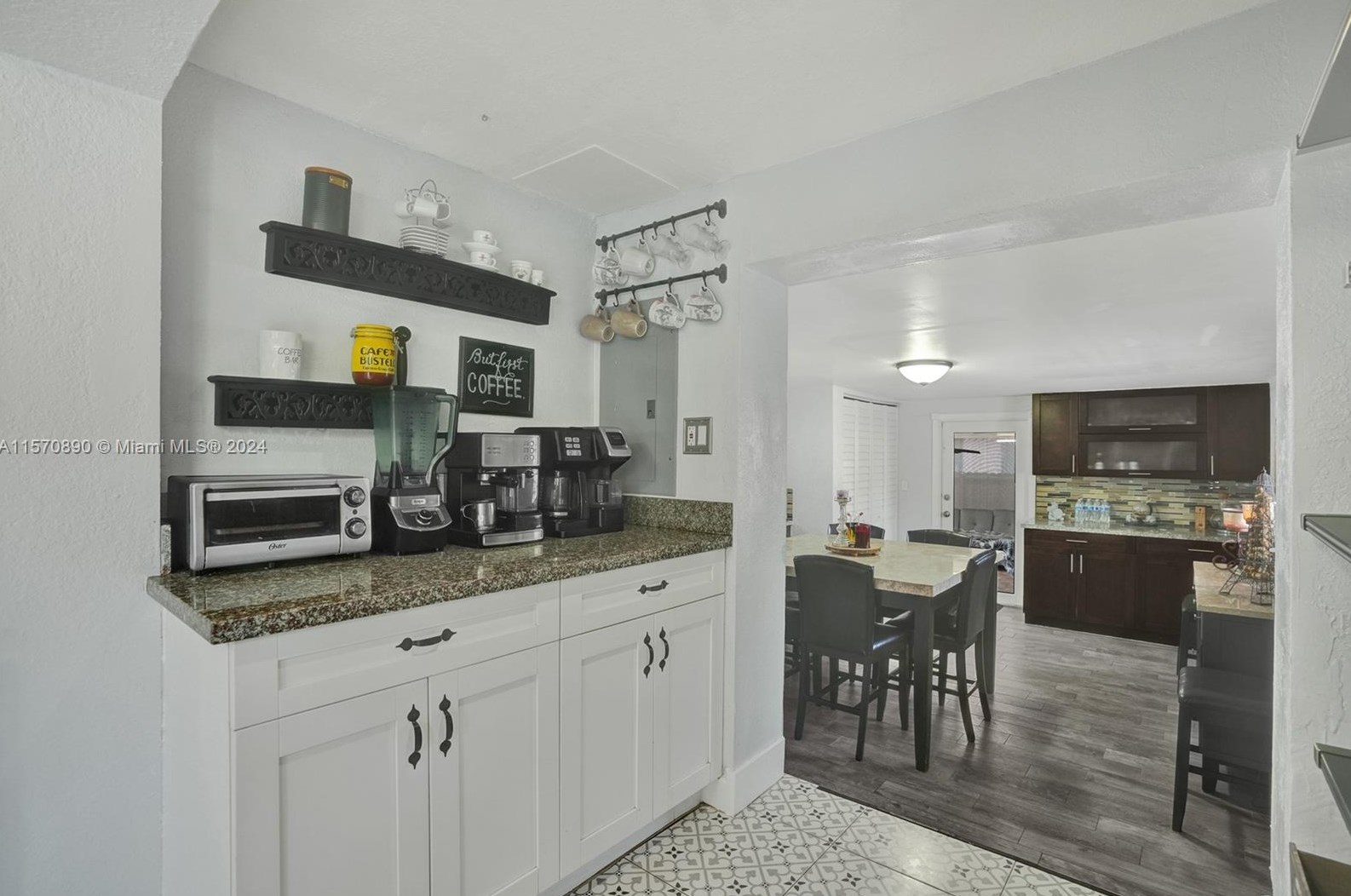 5420 7th Ave, Hialeah FL  33012-2550 exterior