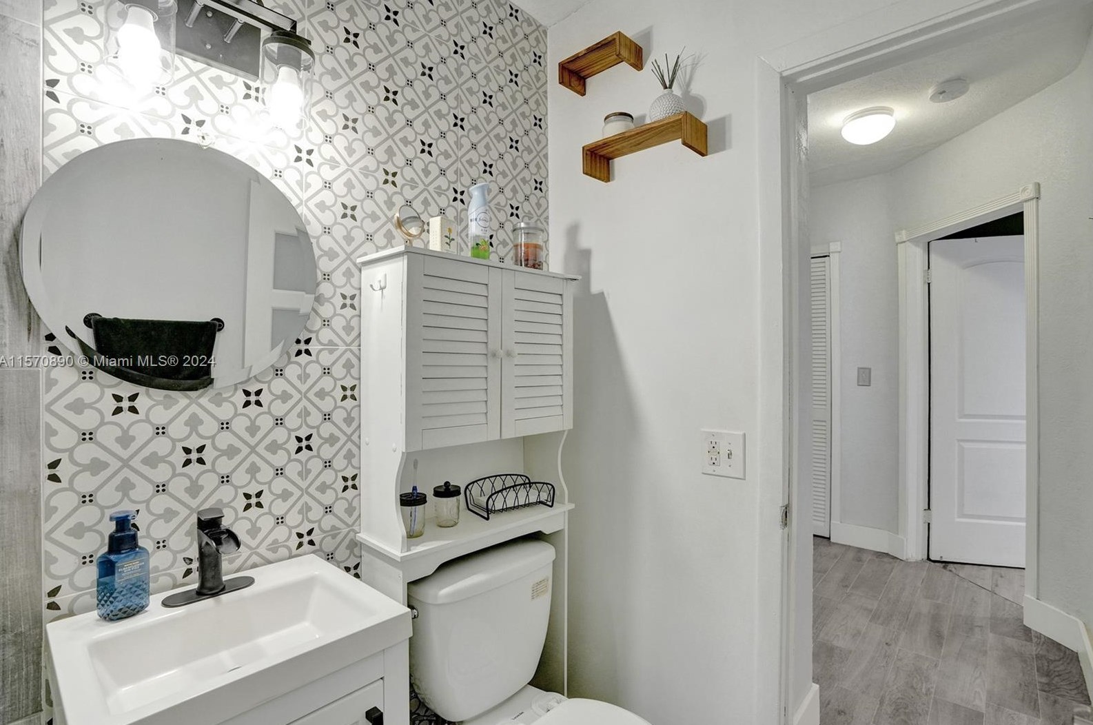 5420 7th Ave, Hialeah FL  33012-2550 exterior