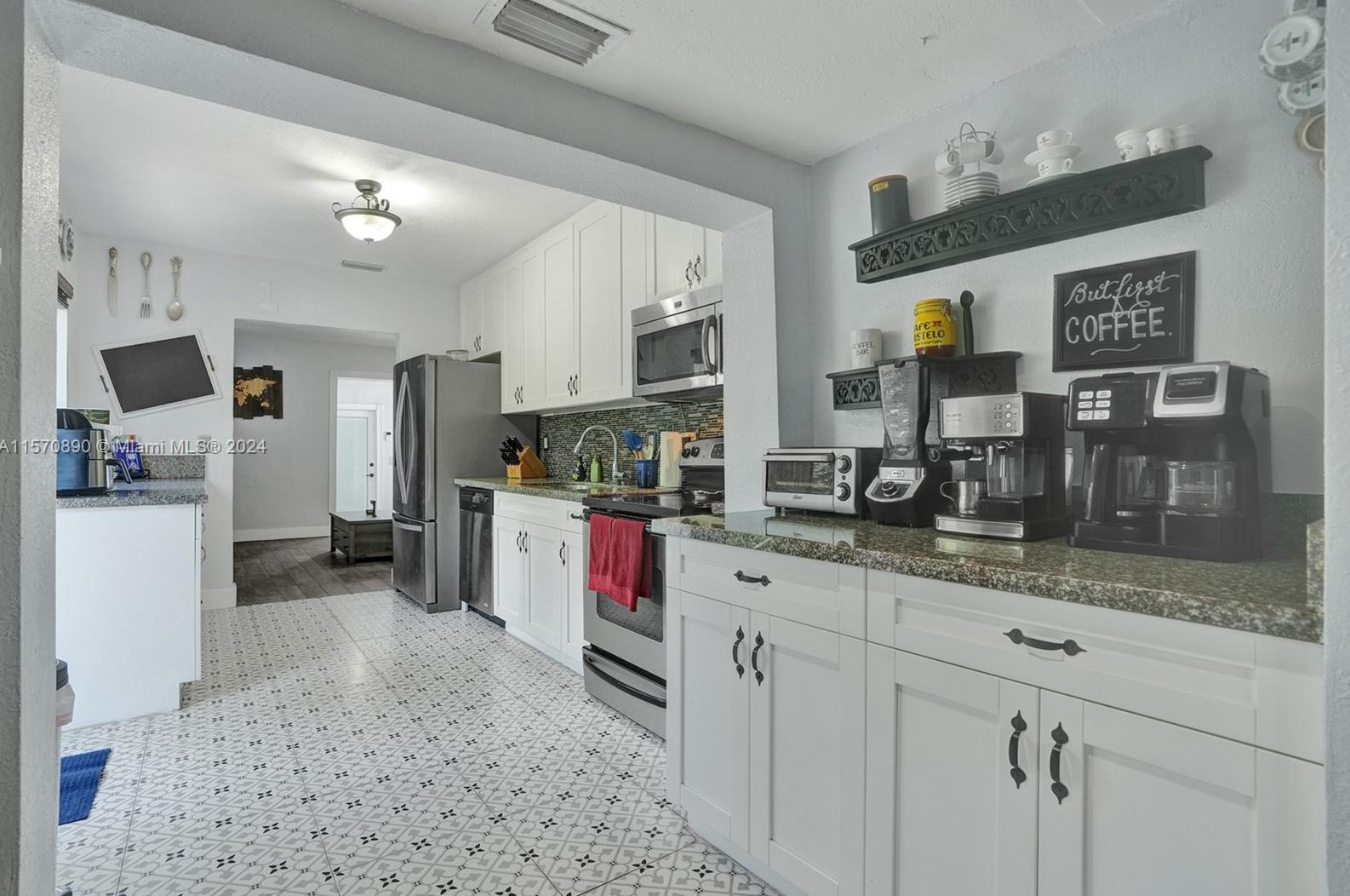 5420 7th Ave, Hialeah FL  33012-2550 exterior