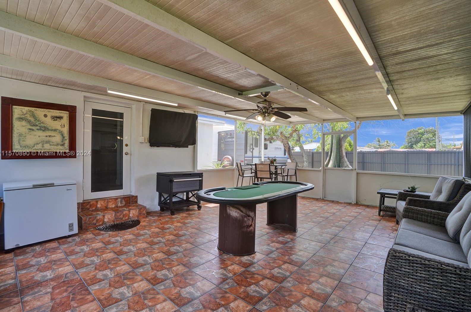 5420 7th Ave, Hialeah FL  33012-2550 exterior