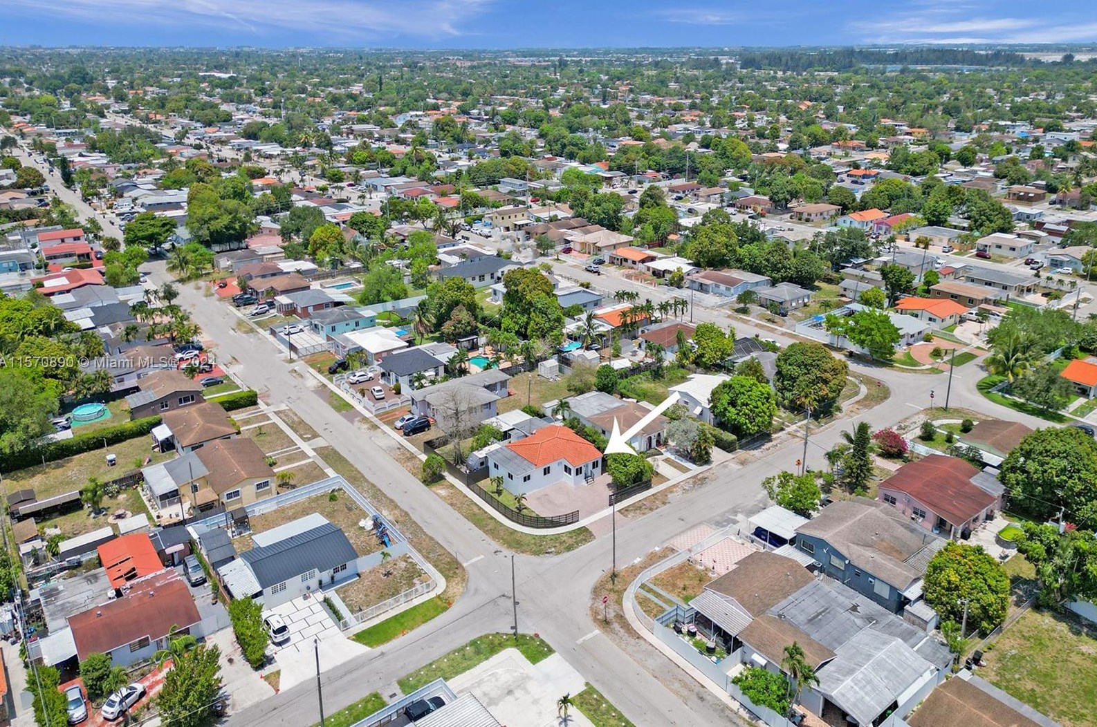 5420 7th Ave, Hialeah FL  33012-2550 exterior