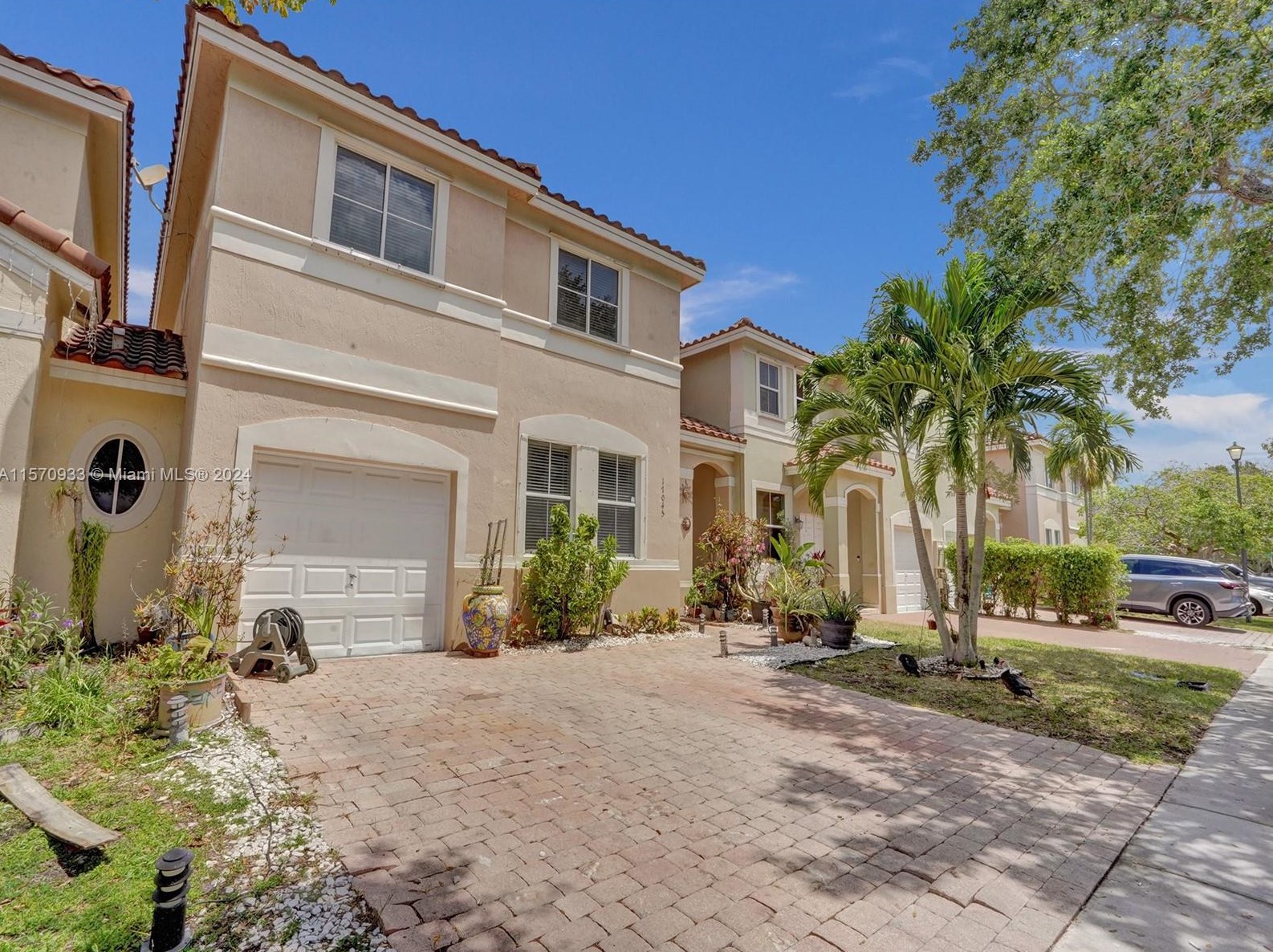 17045 39th Ct, Hollywood, FL 33027-4608