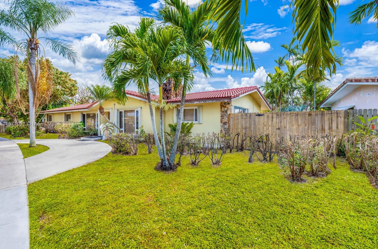 3720 Longfellow Cir, Hollywood FL  33021-4937 exterior