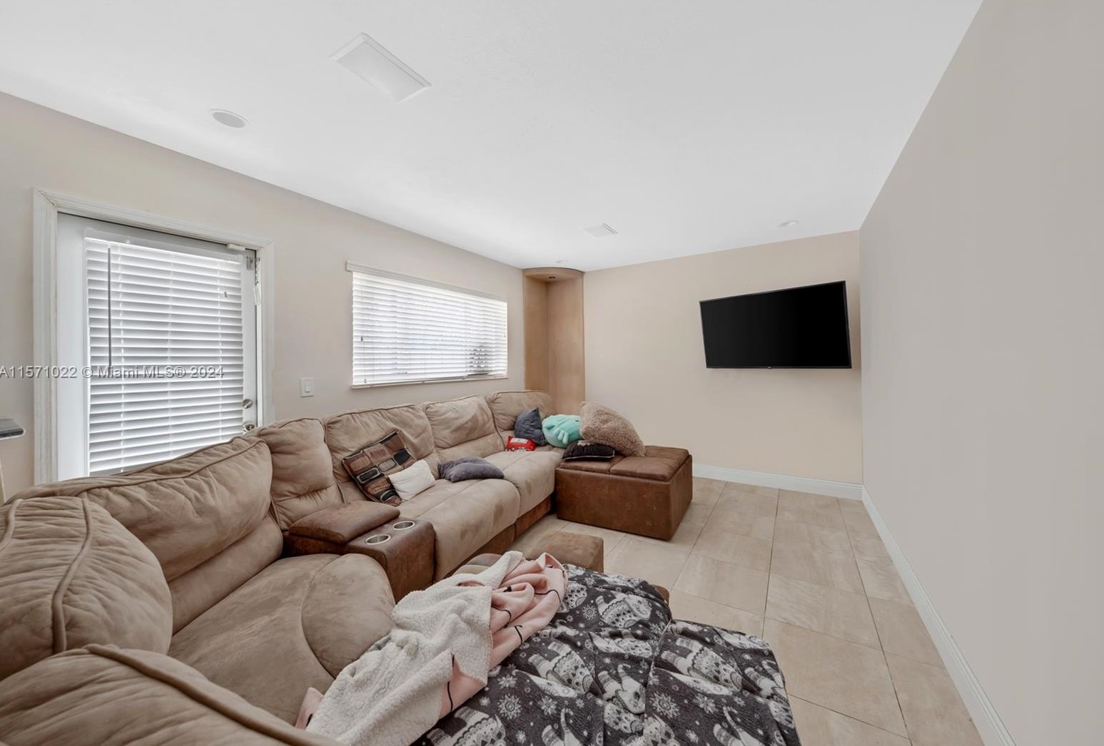 3720 Longfellow Cir, Hollywood FL  33021-4937 exterior