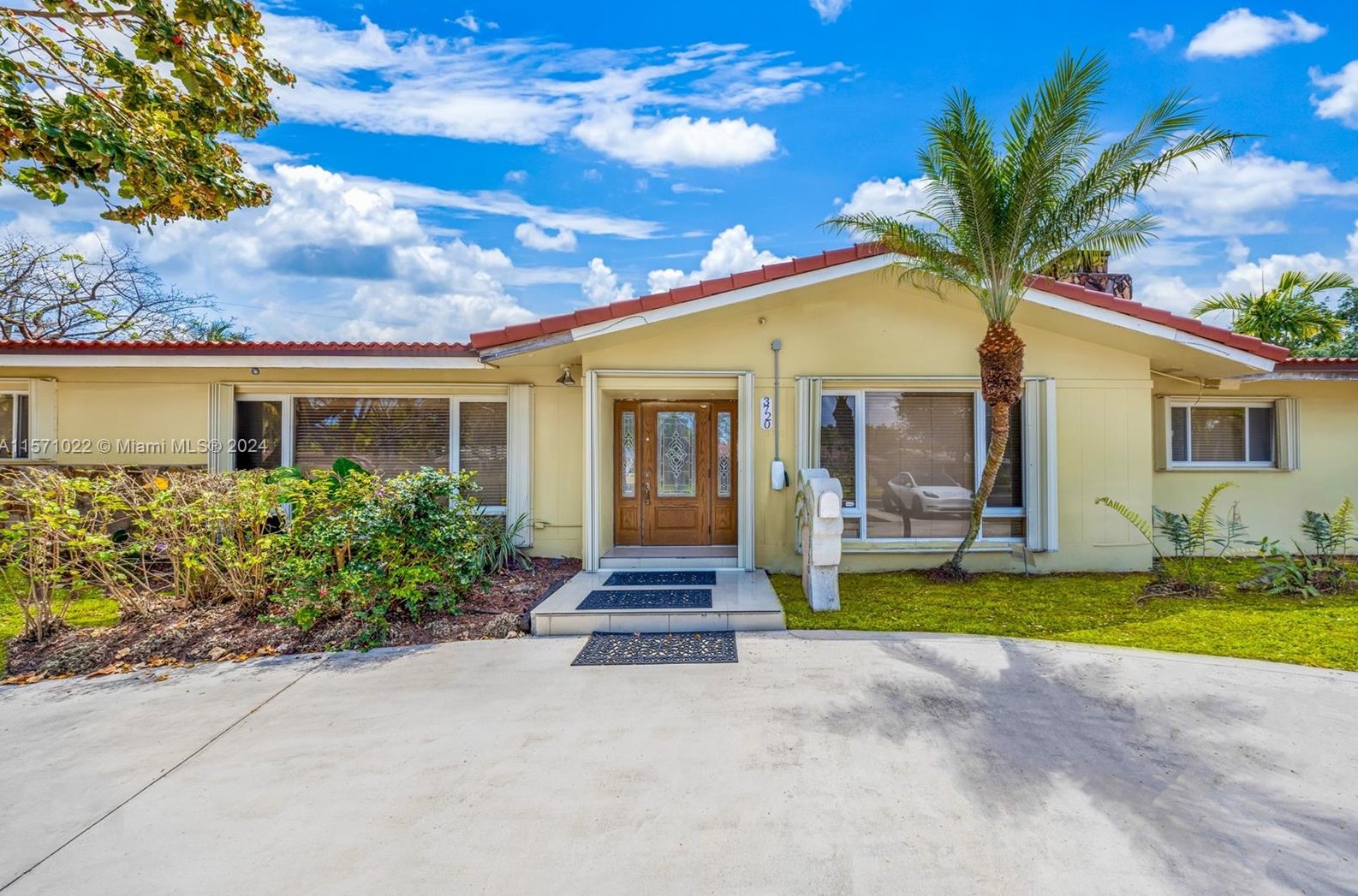 3720 Longfellow Cir, Hollywood FL  33021-4937 exterior