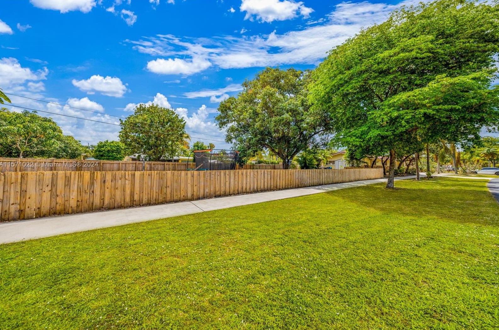 3720 Longfellow Cir, Hollywood FL  33021-4937 exterior