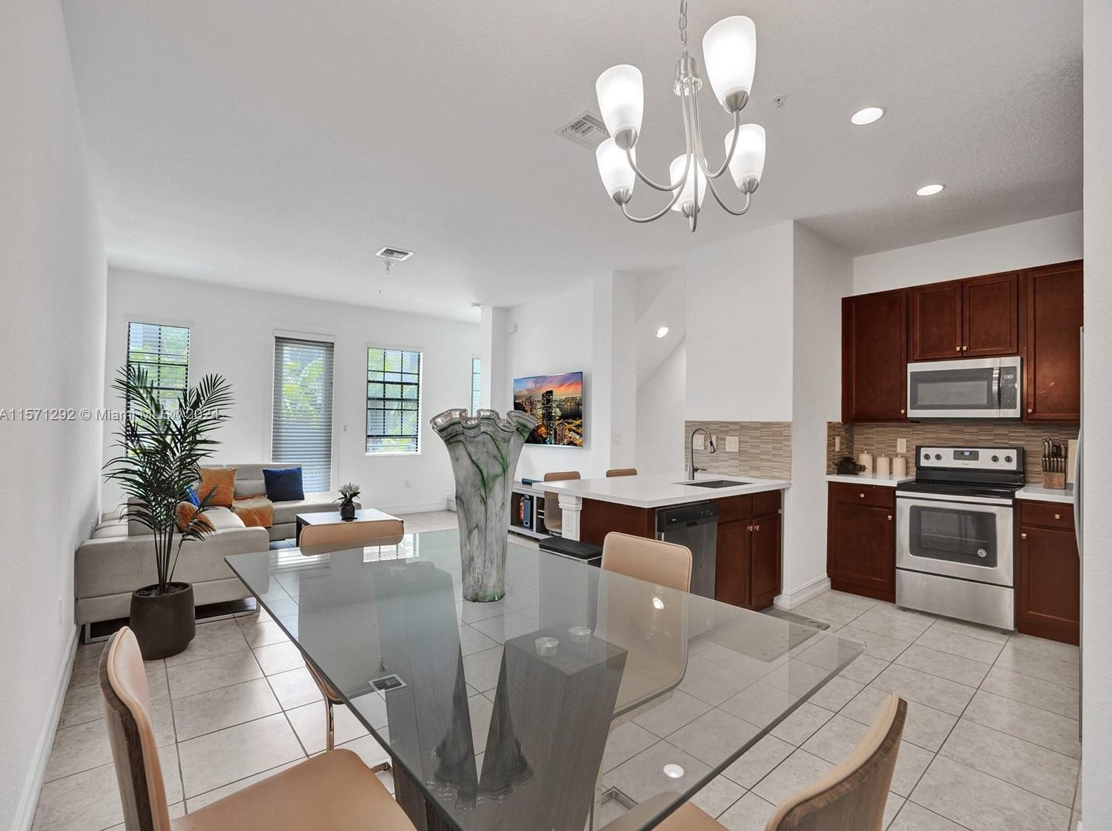 11521 Sw 13th Ct, Hollywood, FL 33025