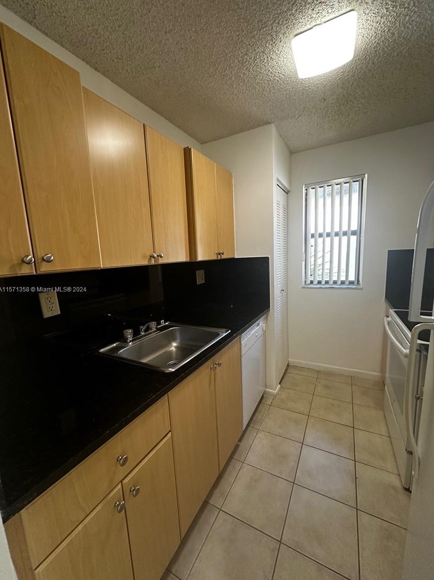 7220 Nw 179th St #201, Hialeah, FL 33015