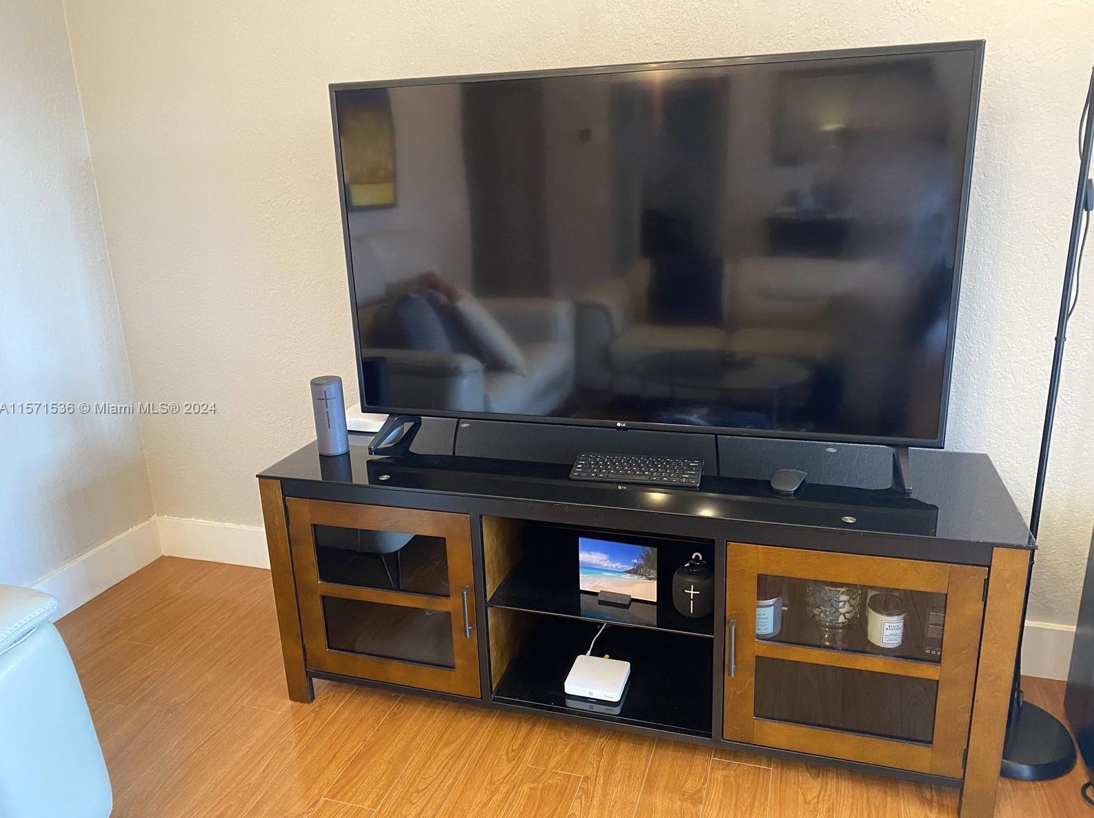 6009 170th Ter, Hialeah FL  33015-4649 exterior