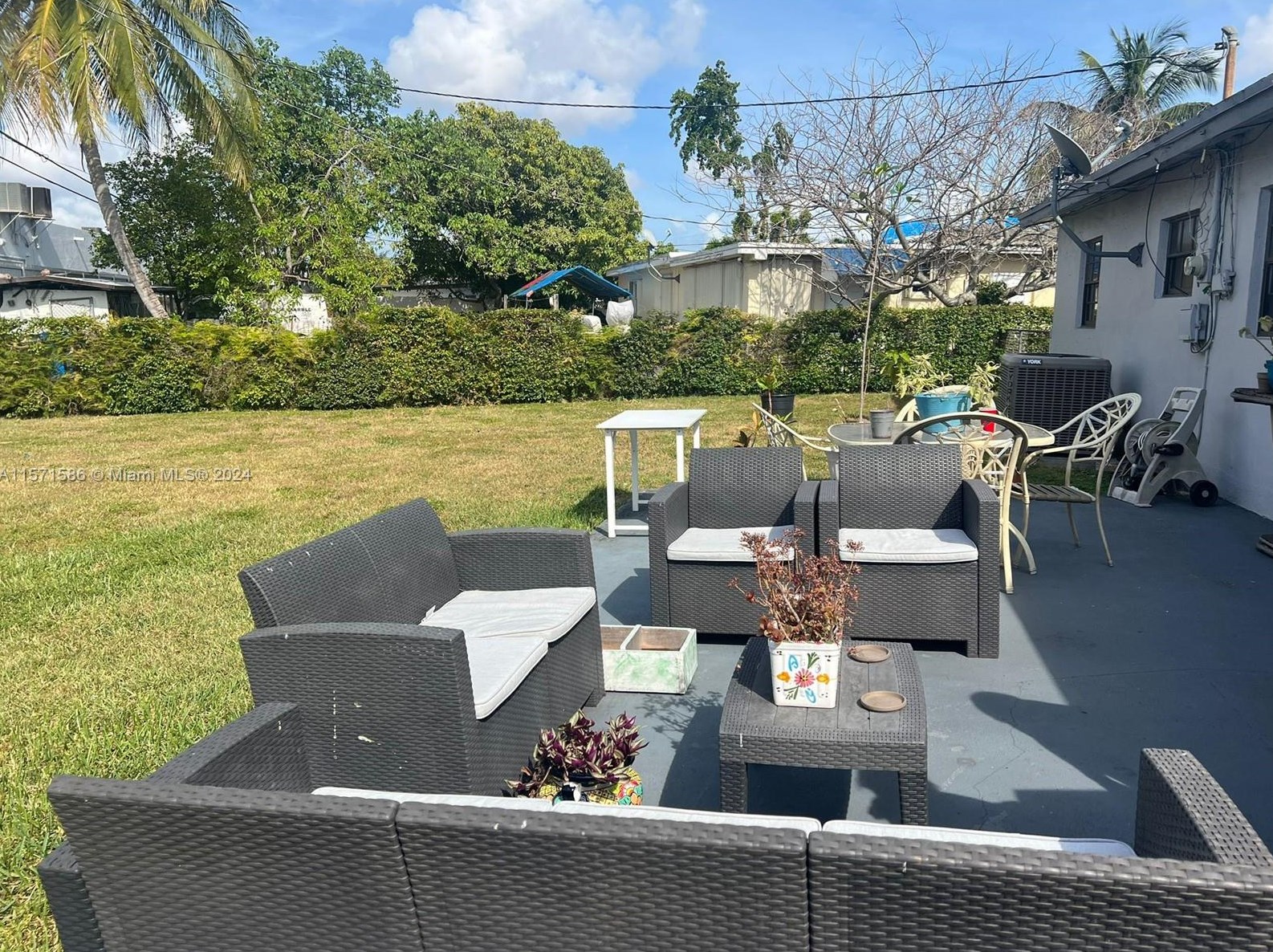 7945 9th Ter, Miami FL 33144-4267 exterior