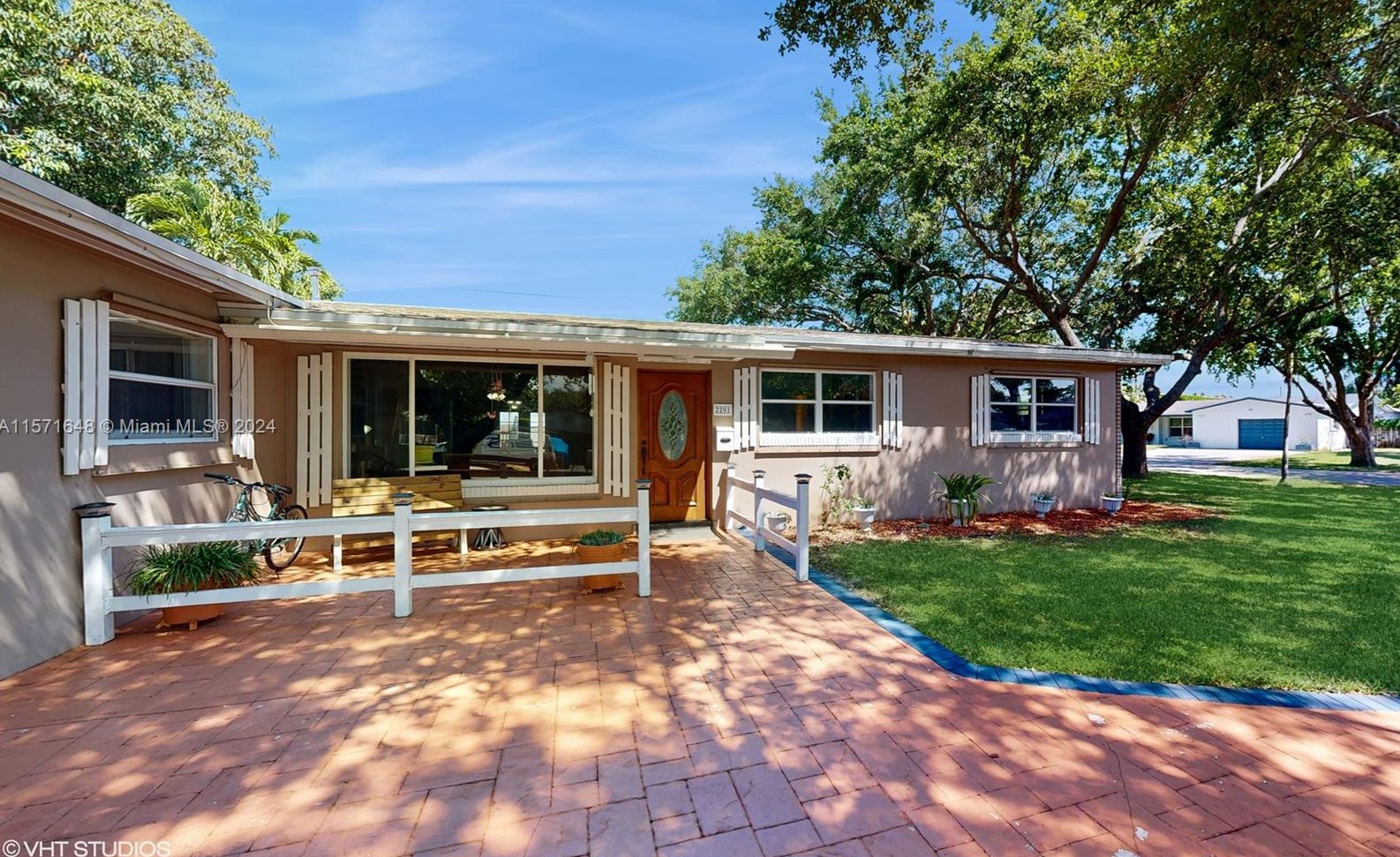 2201 82 Ave, Hollywood FL 33328 exterior