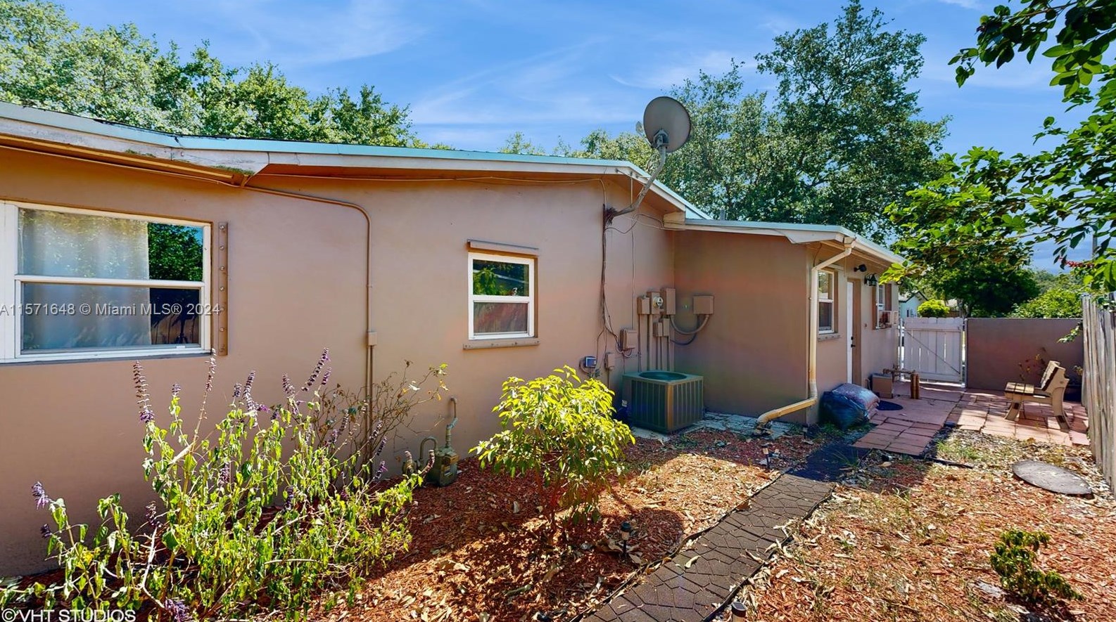 2201 82 Ave, Hollywood FL 33328 exterior