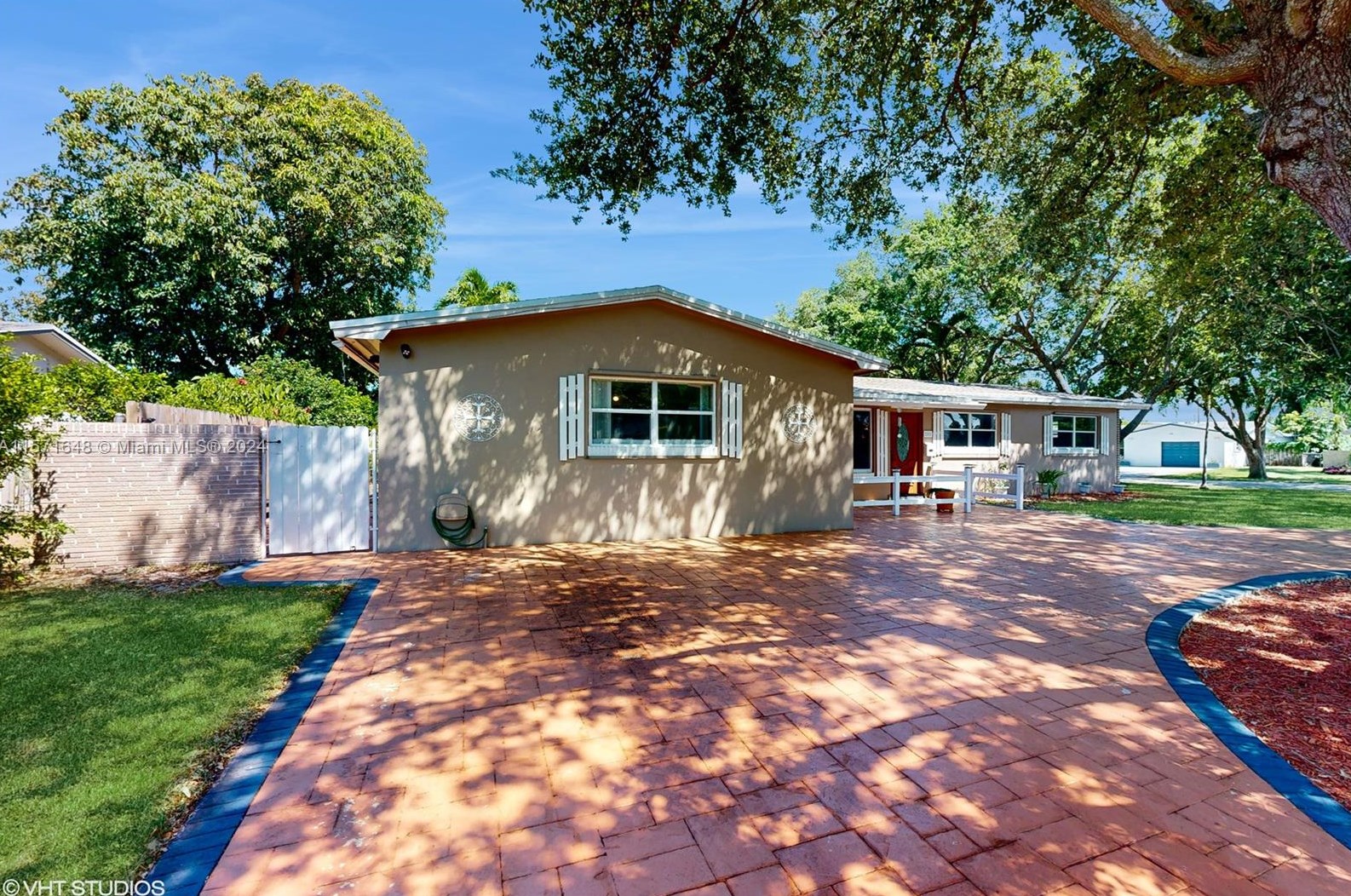 2201 82 Ave, Hollywood FL 33328 exterior