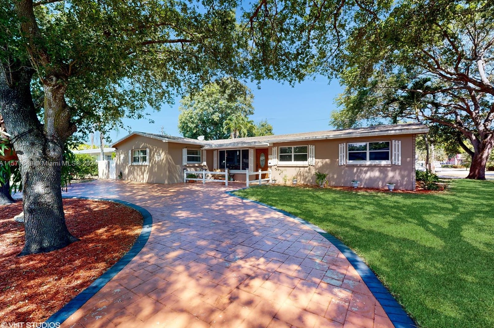 2201 82 Ave, Hollywood FL 33328 exterior