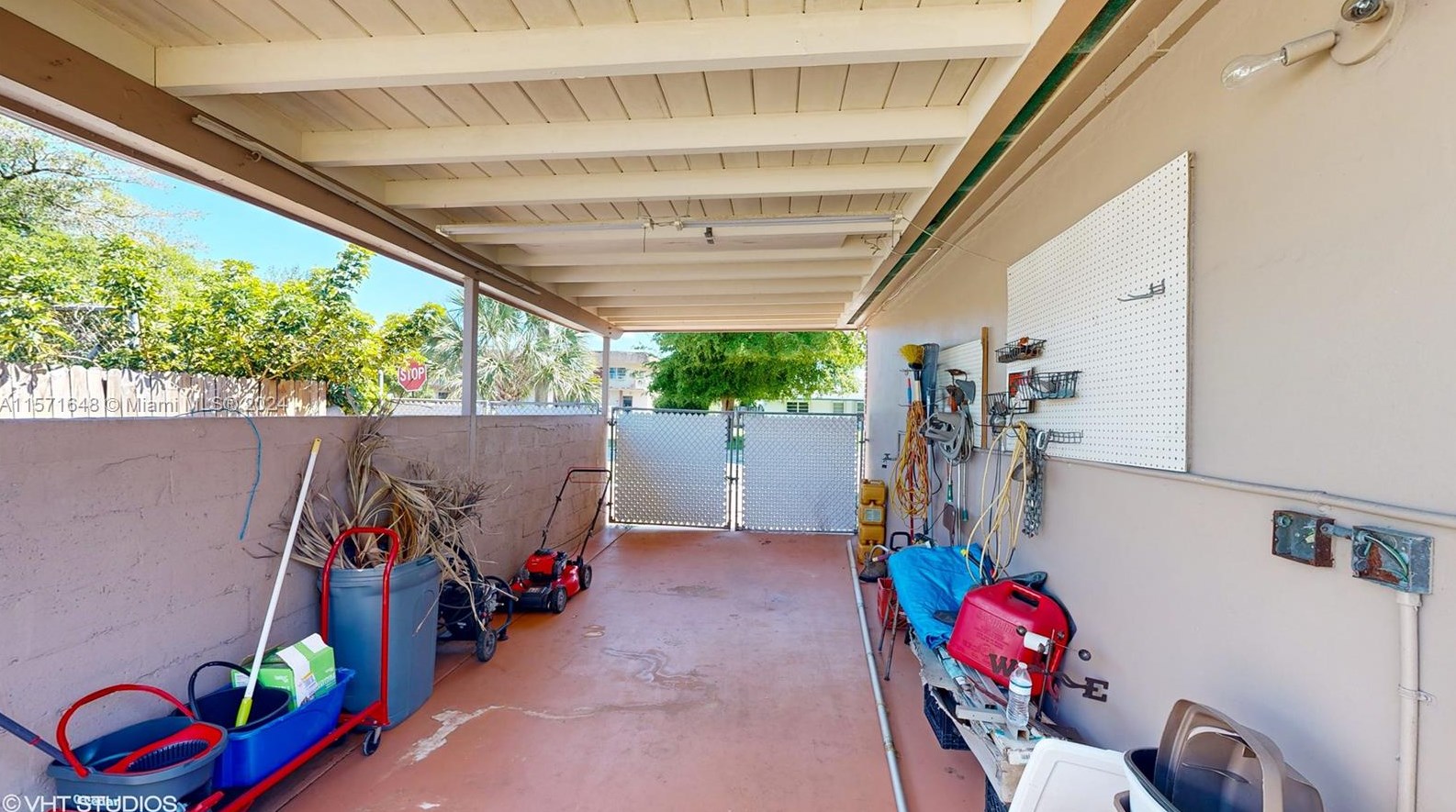 2201 82 Ave, Hollywood FL 33328 exterior