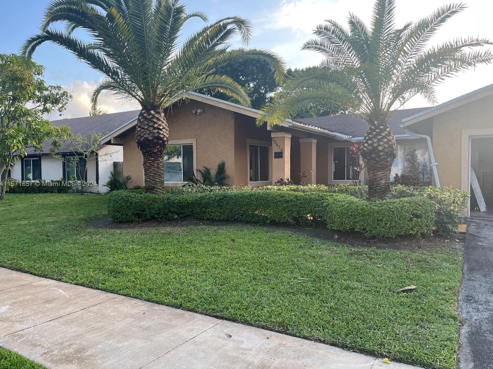 20616 9th Pl, Miami, FL 33169-2375