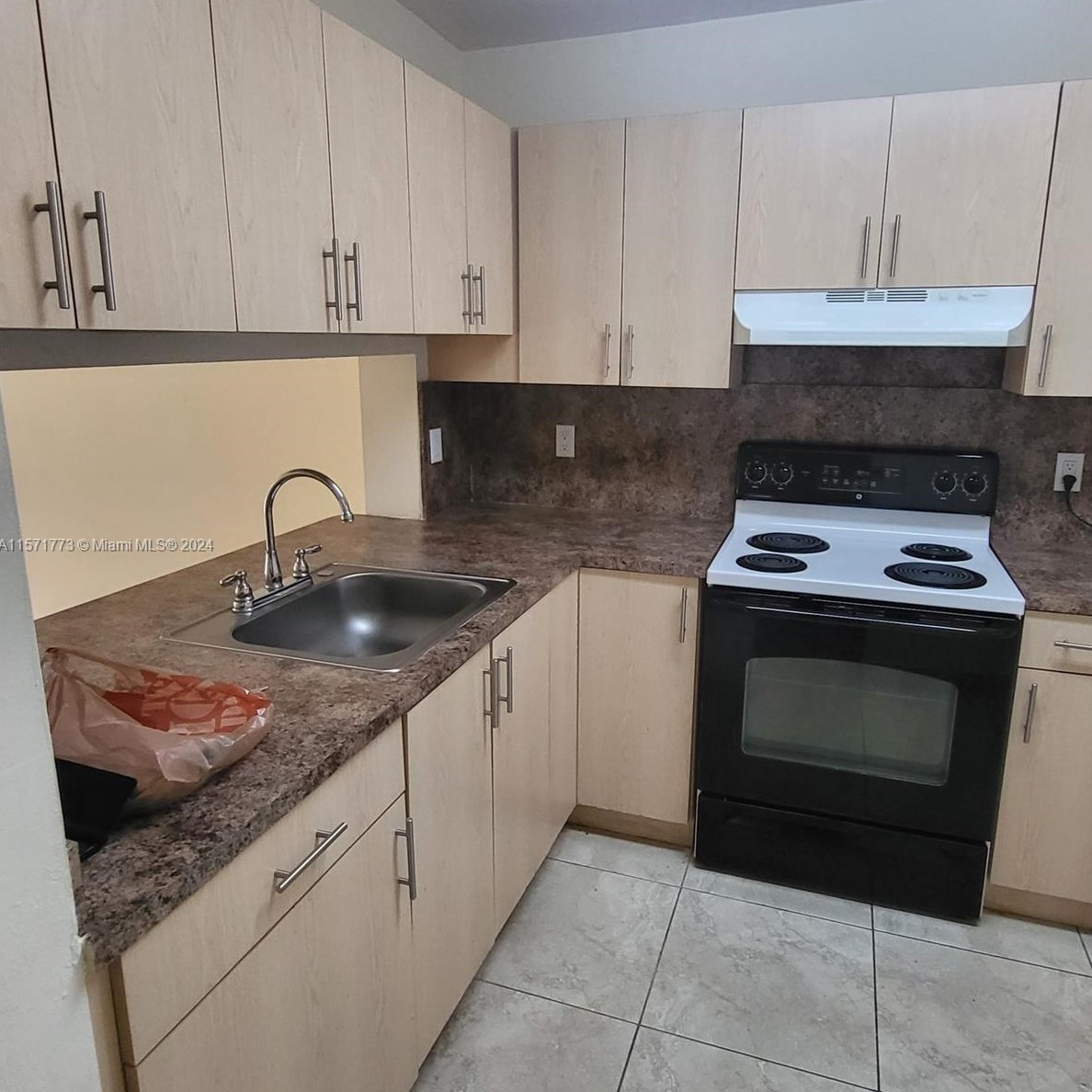 7670 152nd Ave, Miami, FL 33193-1150