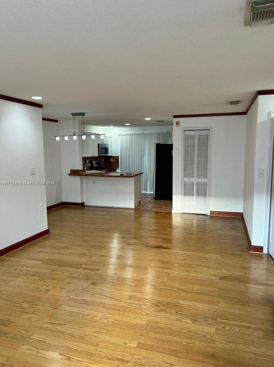 5725 109th Ave, Miami, FL 33178-3988
