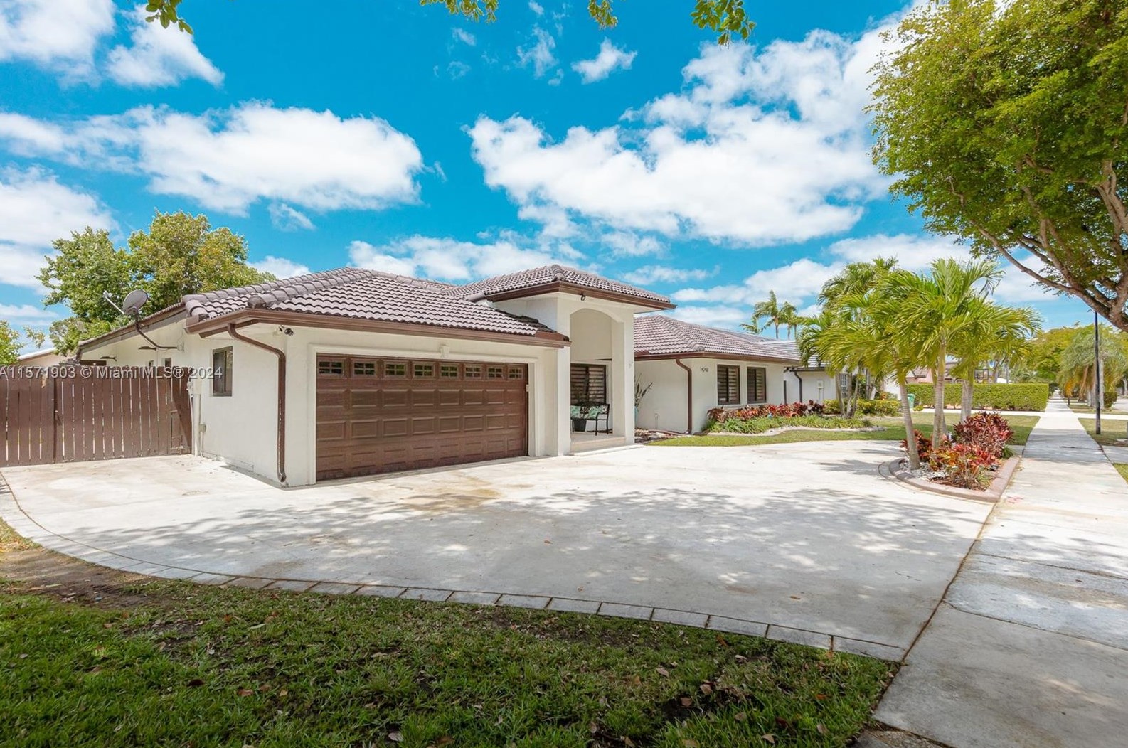 14240 153rd Pl, Miami, FL 33196-2881