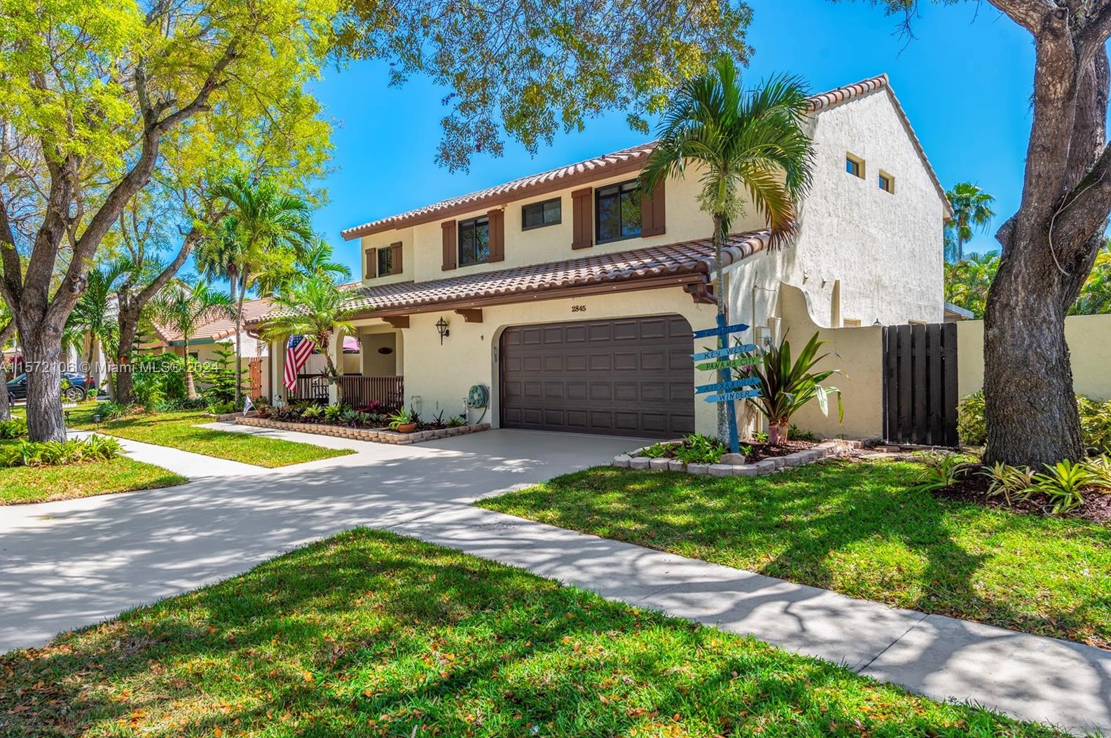 2845 W Aviary Dr, Hollywood, FL 33026