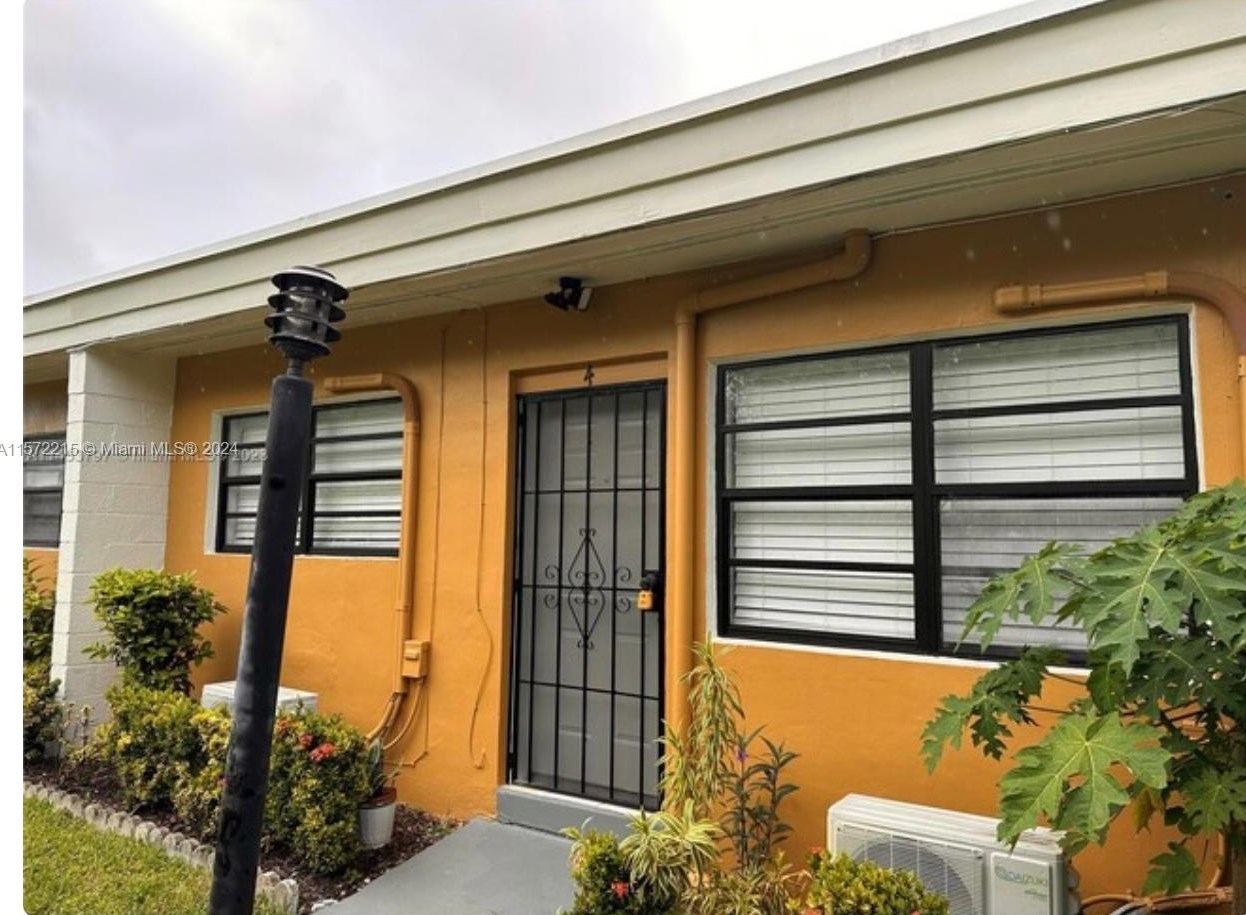 1845 Pembroke Rd, Hollywood FL  33020-6328 exterior