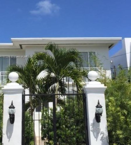 3921 Meridian Ave, Miami, FL 33140-3838