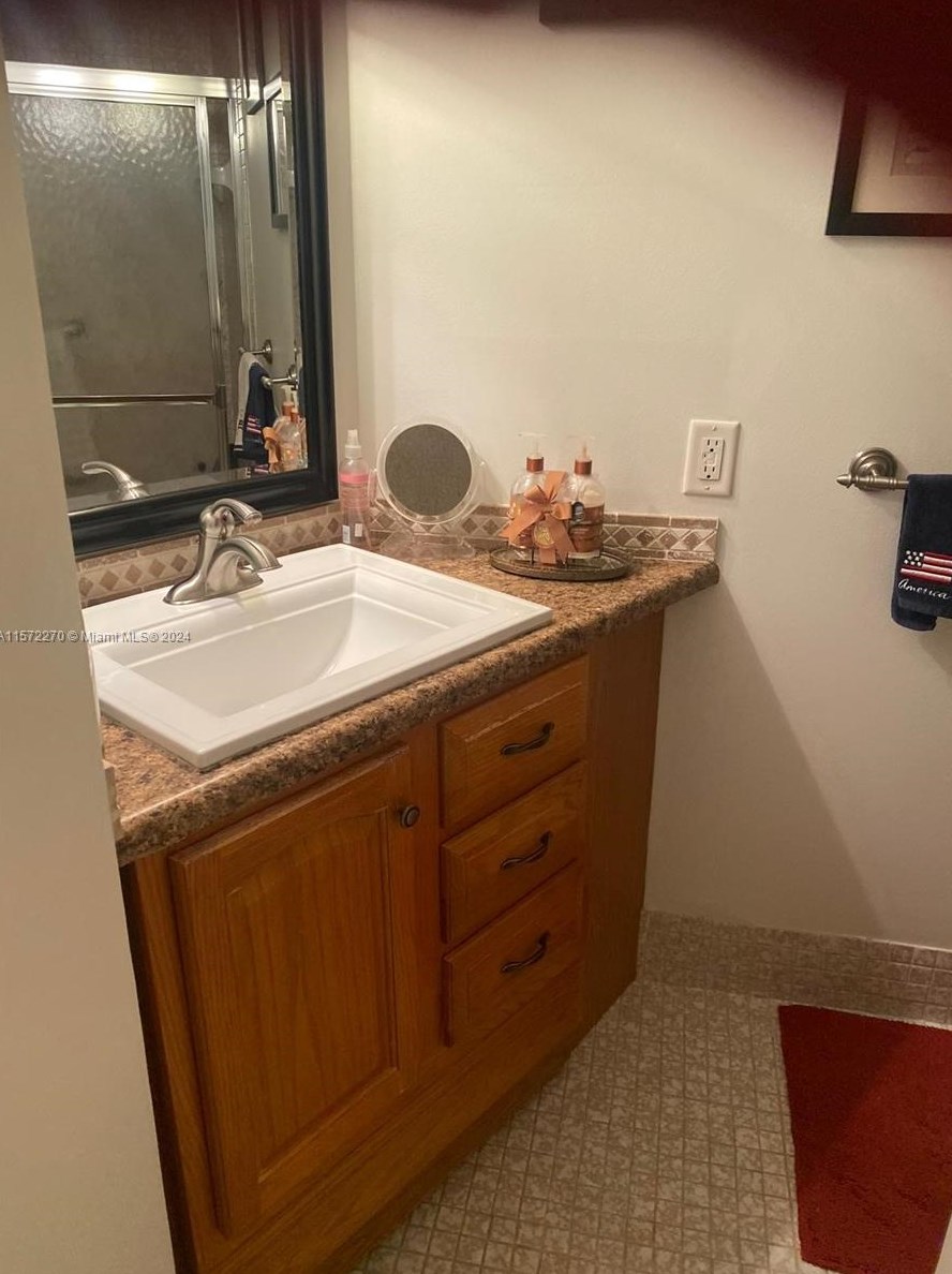 310 Cambridge Rd, Hollywood FL  33024-1165 exterior