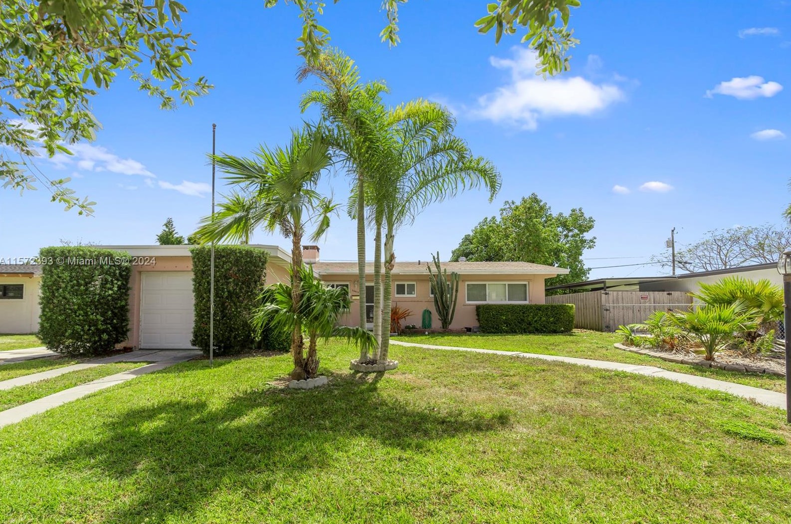 20615 Leeward Ln, Miami, FL 33189-2417