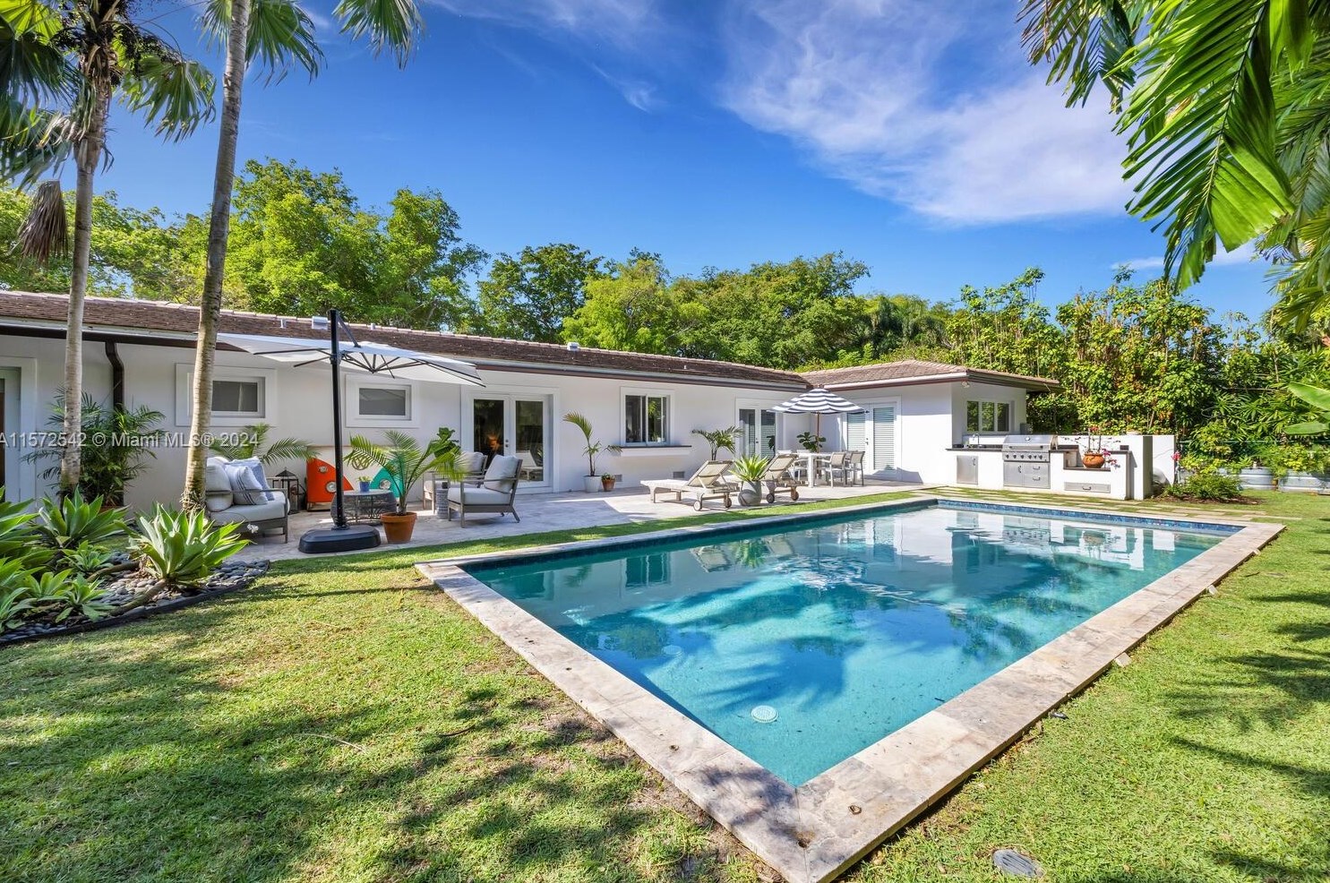 525 Jeronimo Dr, Miami, FL 33146-1327