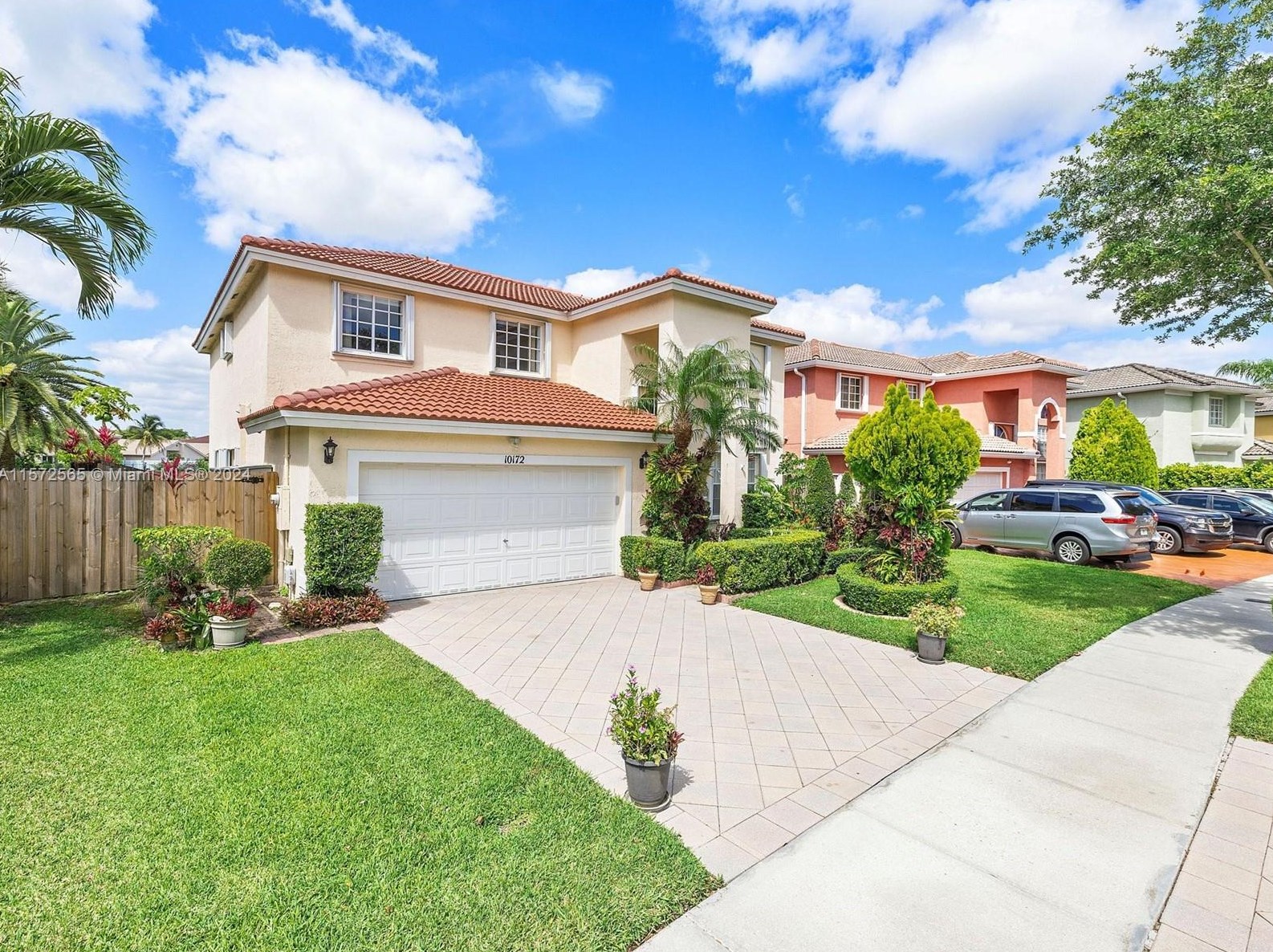 10172 164th Pl, Miami, FL 33196-4885